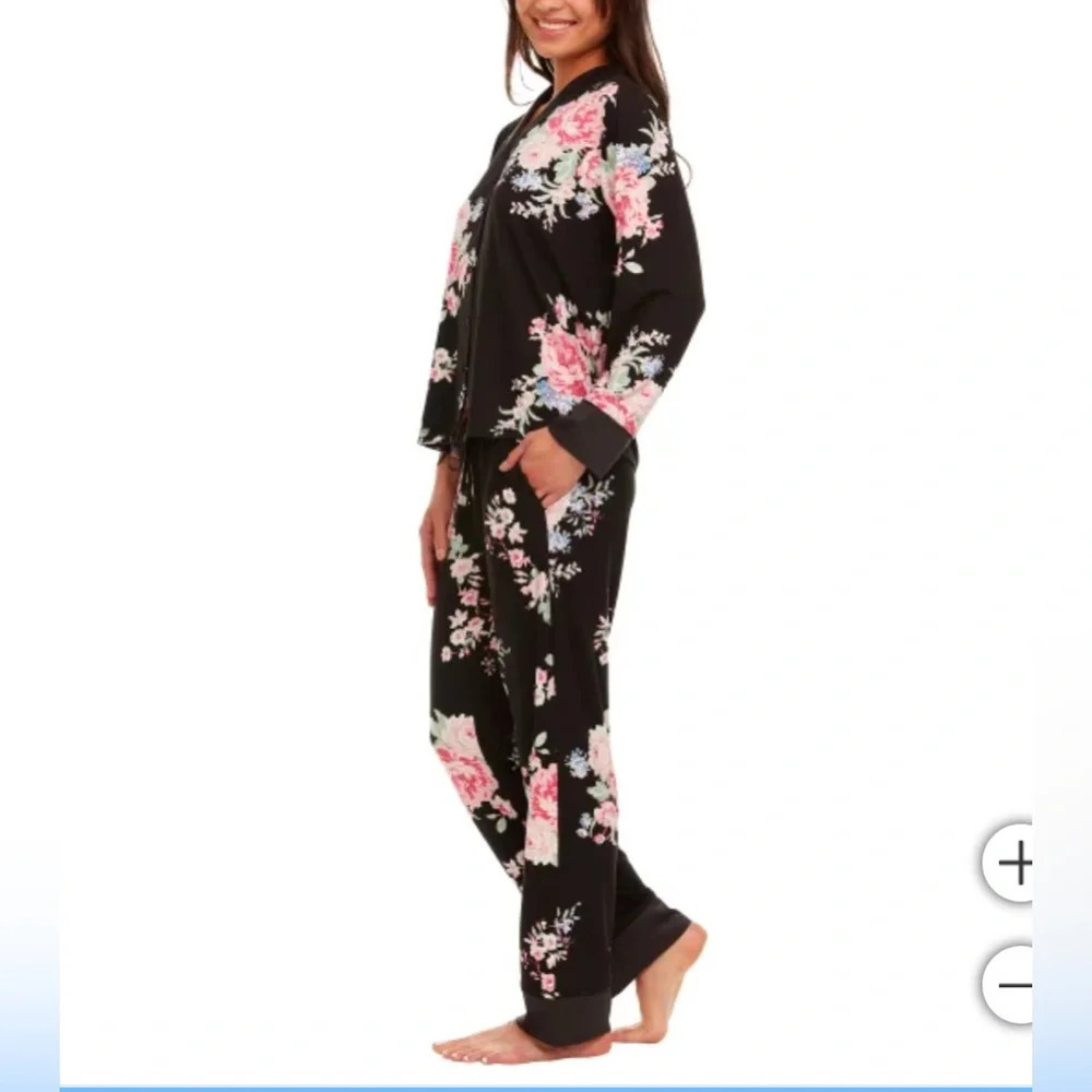Black and Pink Floral Pajama Set with Long Sleeves 🌷 - Picture 4 of 7